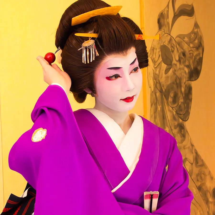 金原亭杏寿（芸者）｜撮影 赤月瀾