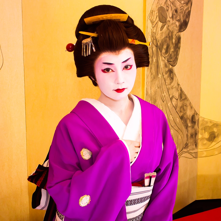 金原亭杏寿（芸者）｜撮影 赤月瀾